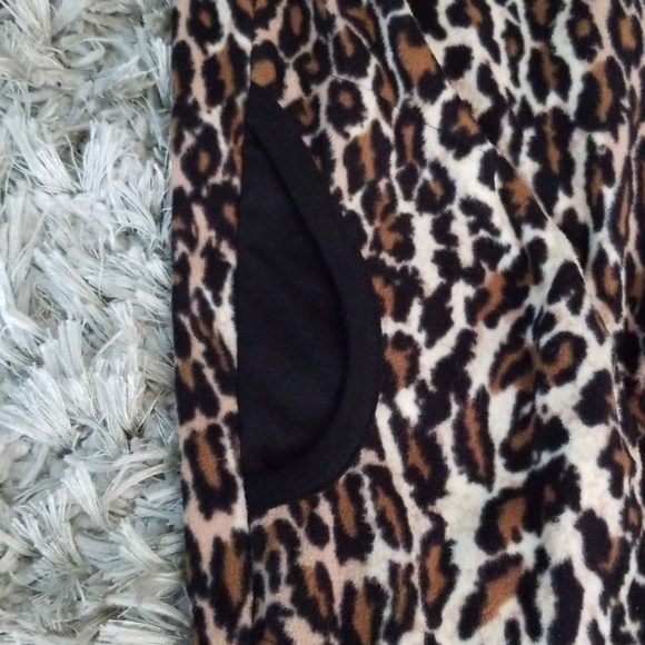 Cheetah print zip up Onzie with booties - Picture 4 of 5